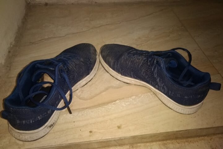 Walking shoes for treadmill walking