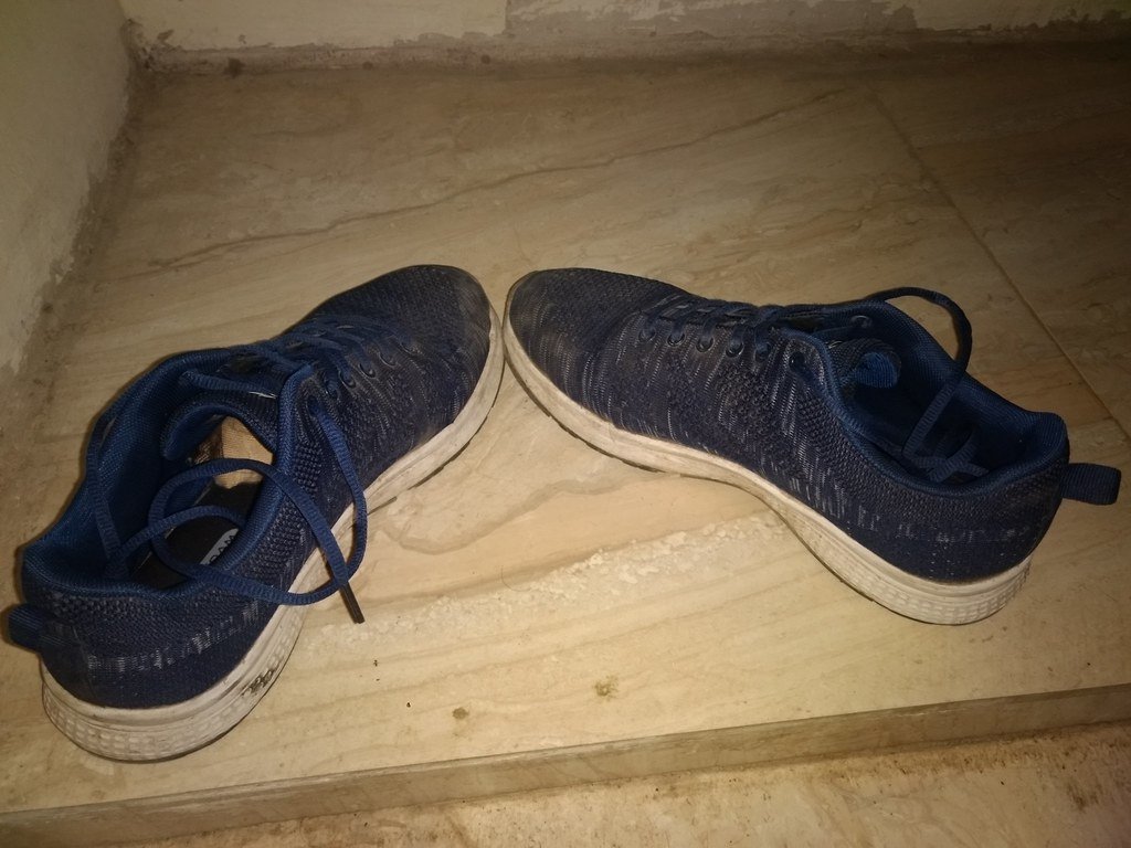 Walking shoes for treadmill walking