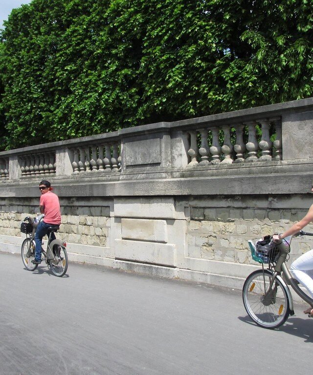 Cyclists on a bike tour in Paris